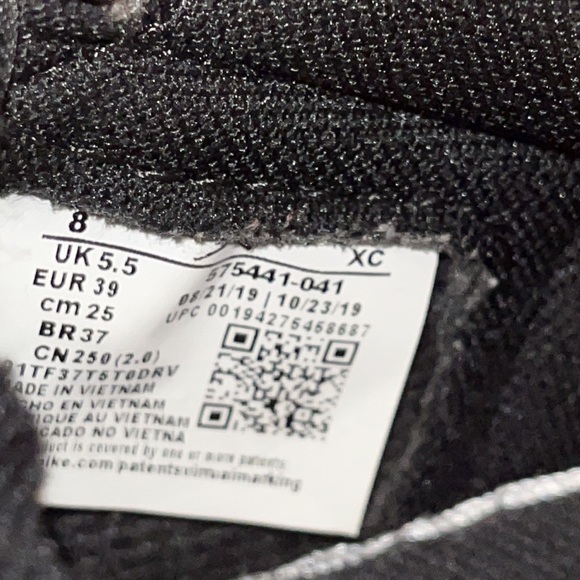 Jordan 1 Retro High OG 'Royal Toe', stock X verified tagged, barely used if ever - Picture 6 of 9